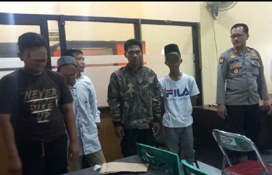 Curi burung beserta sangkarnya, tiga ABG di Kudus diamankan aparat Polsek Mejobo Curi burung beserta sangkarnya, tiga ABG di Kudus diamankan aparat Polsek Mejobo