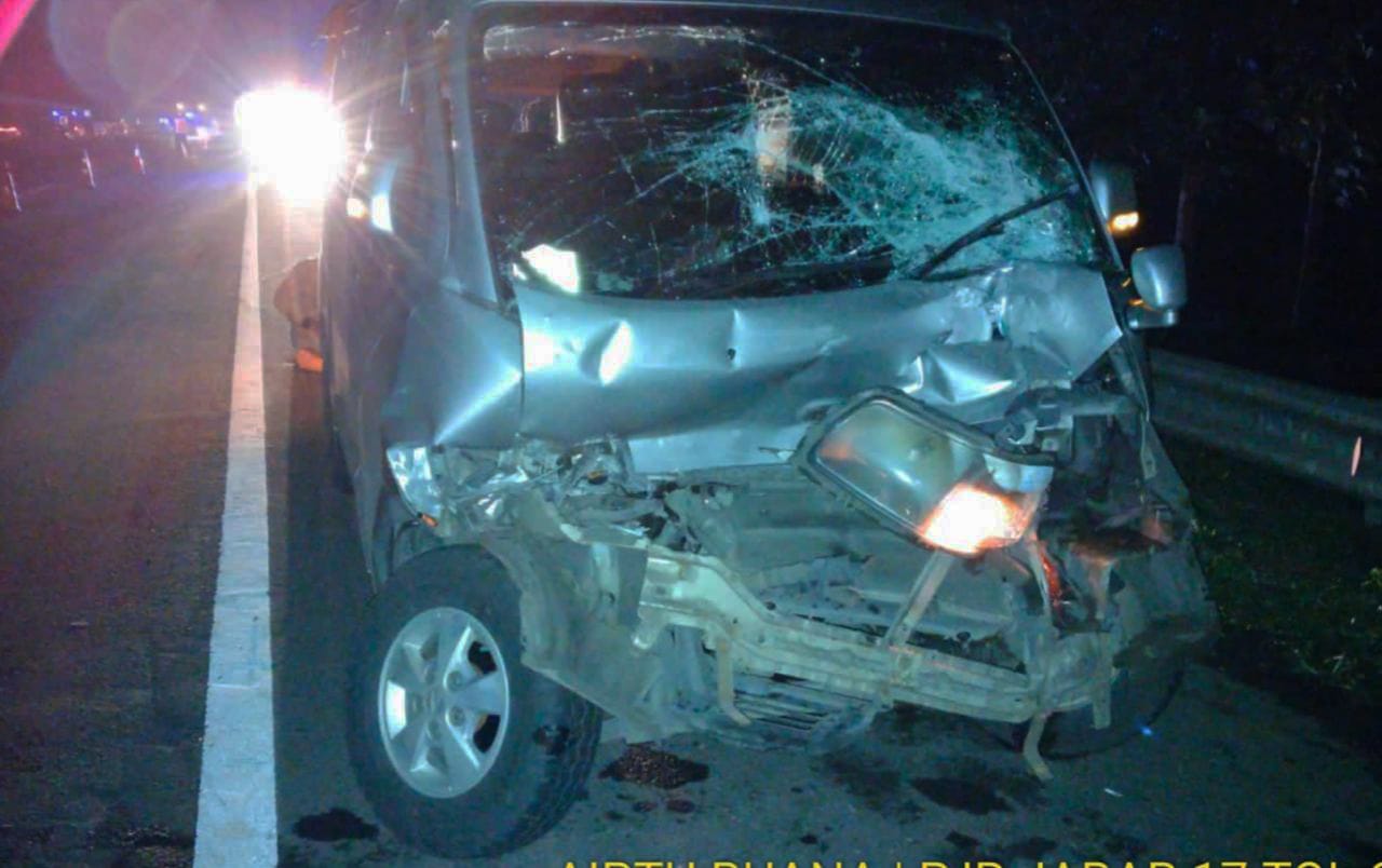 Minibus terlibat kecelakaan di Tol Cipali, tujuh penumpang luka-luka Minibus terlibat kecelakaan di Tol Cipali, tujuh penumpang luka-luka