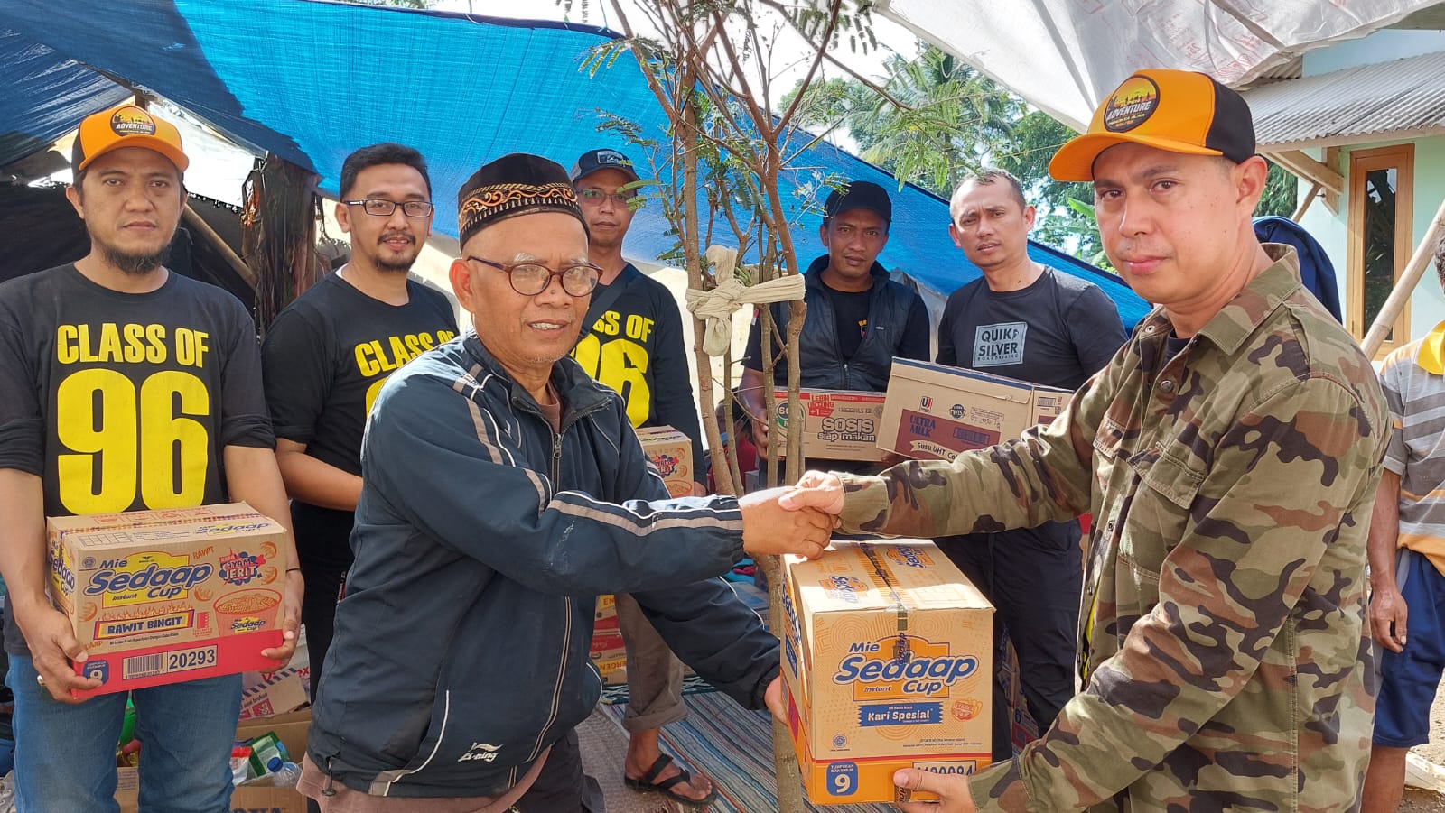 Terjun ke lokasi terisolir, Alpen 616/69 beri bantuan untuk korban gempa Cianjur