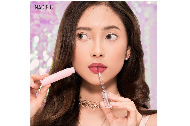 Kiat riasan glass skin layaknya aktor drama Korea Kiat riasan glass skin layaknya aktor drama Korea