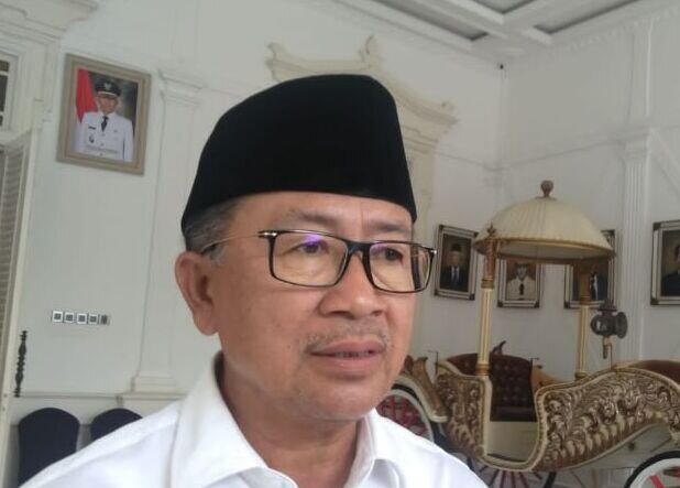 Pemkab Cianjur atasi kekurangan air PDAM melalui truk tangki air Pemkab Cianjur atasi kekurangan air PDAM melalui truk tangki air