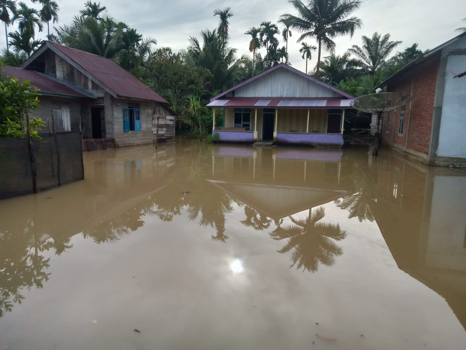 Stok logistik korban banjir Tamiang menipis Stok logistik korban banjir Tamiang menipis