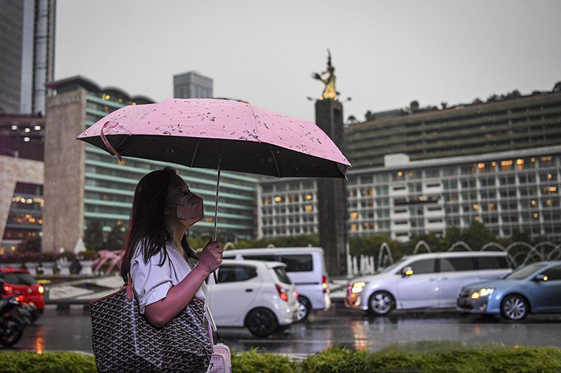 Senin, hujan guyur Jakarta pada siang hari