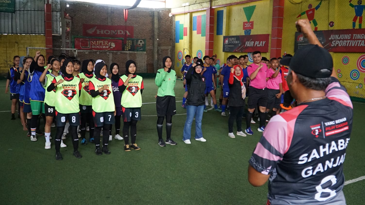 Sahabat Ganjar gelar lomba futsal di Kota Banjar, sambut Piala Dunia Qatar 2022 Sahabat Ganjar gelar lomba futsal di Kota Banjar, sambut Piala Dunia Qatar 2022