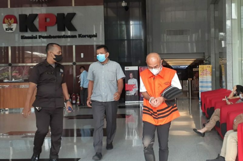 KPK eksekusi penyuap eks Wali Kota Yogyakarta ke Lapas Sukamiskin KPK eksekusi penyuap eks Wali Kota Yogyakarta ke Lapas Sukamiskin