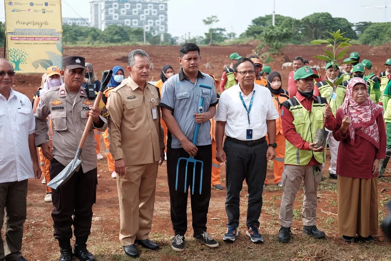 Pemkot Depok tanam 500 pohon di UIII upaya antisipasi perubahan iklim Pemkot Depok tanam 500 pohon di UIII upaya antisipasi perubahan iklim
