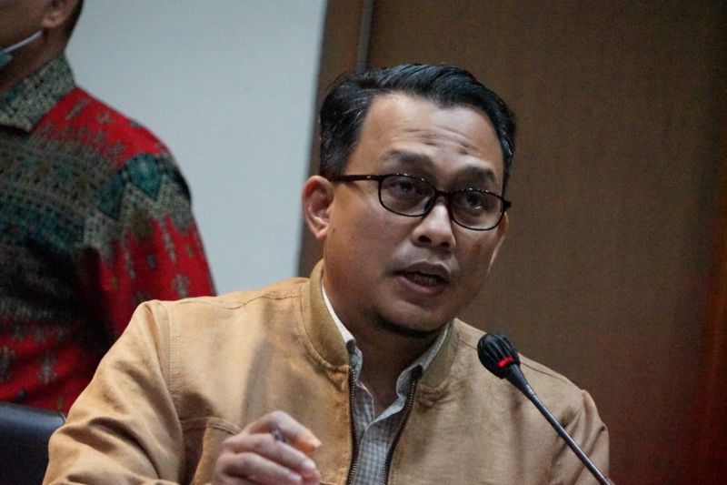 KPK telusuri beberapa transaksi keuangan Lukas Enembe KPK telusuri beberapa transaksi keuangan Lukas Enembe