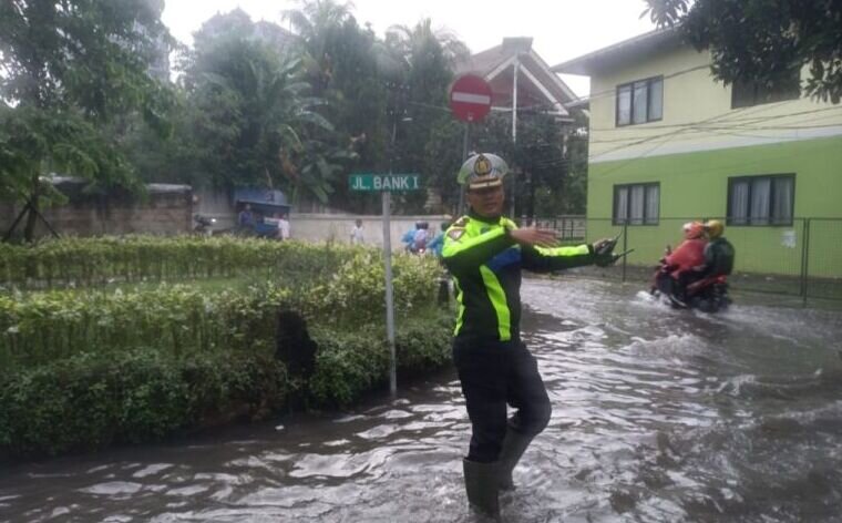 DKI koordinasi dengan berbagai unsur atasi 10 jalan tergenang DKI koordinasi dengan berbagai unsur atasi 10 jalan tergenang