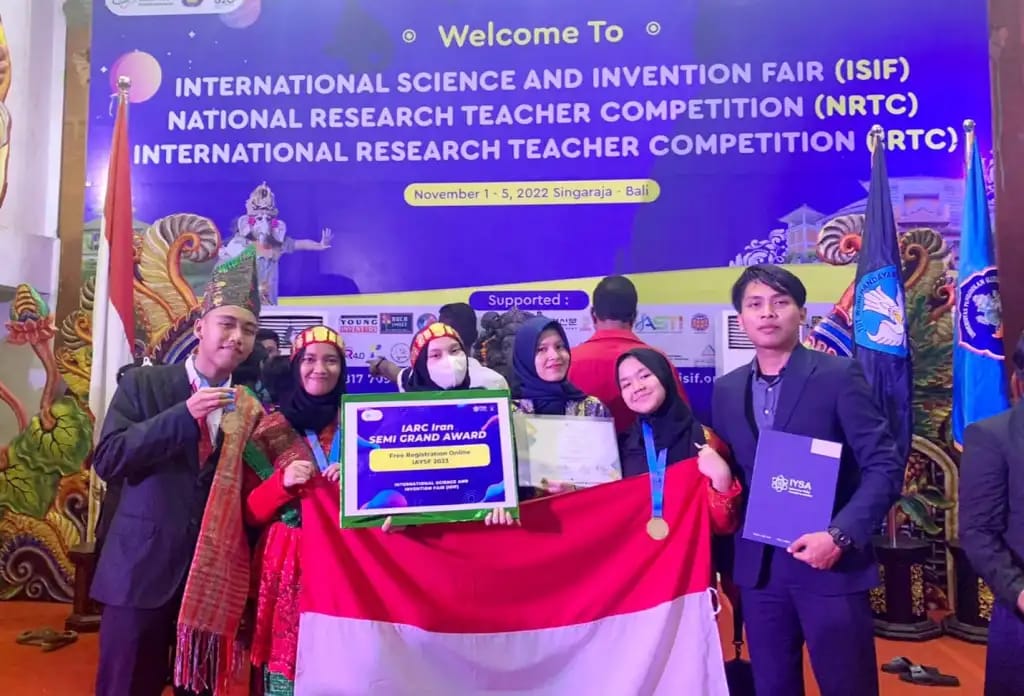Bersaing dengan 32 negara, siswa MAN 1 Medan raih medali emas di ajang ISIF Bersaing dengan 32 negara, siswa MAN 1 Medan raih medali emas di ajang ISIF
