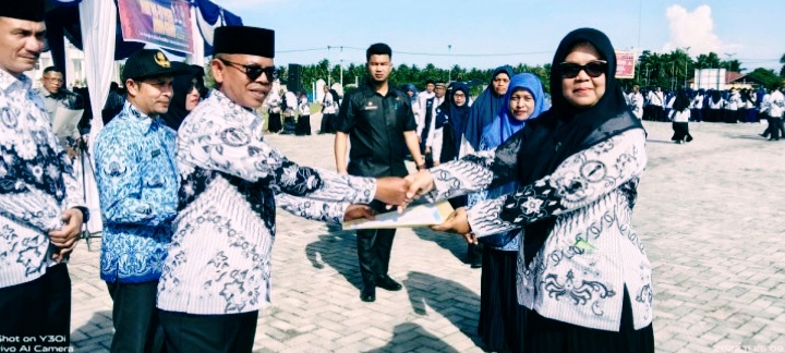Sejumlah guru berprestasi dapat penghargaan dari Pemkab Aceh Utara Sejumlah guru berprestasi dapat penghargaan dari Pemkab Aceh Utara