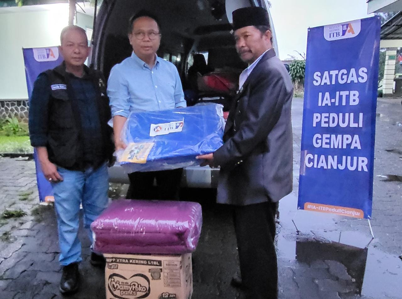 IA-ITB salurkan bantuan untuk korban gempa Cianjur IA-ITB salurkan bantuan untuk korban gempa Cianjur