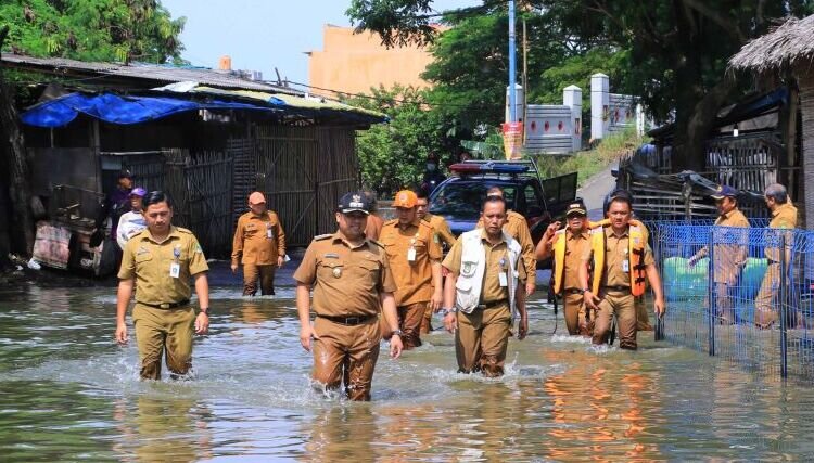 Pemkot Tangerang operasikan empat pompa atasi banjir di Periuk Pemkot Tangerang operasikan empat pompa atasi banjir di Periuk