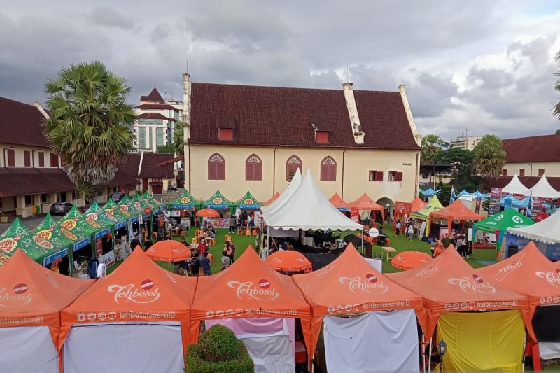 Sebanyak 77 UMKM meriahkan Makassar Culinary Night 2022