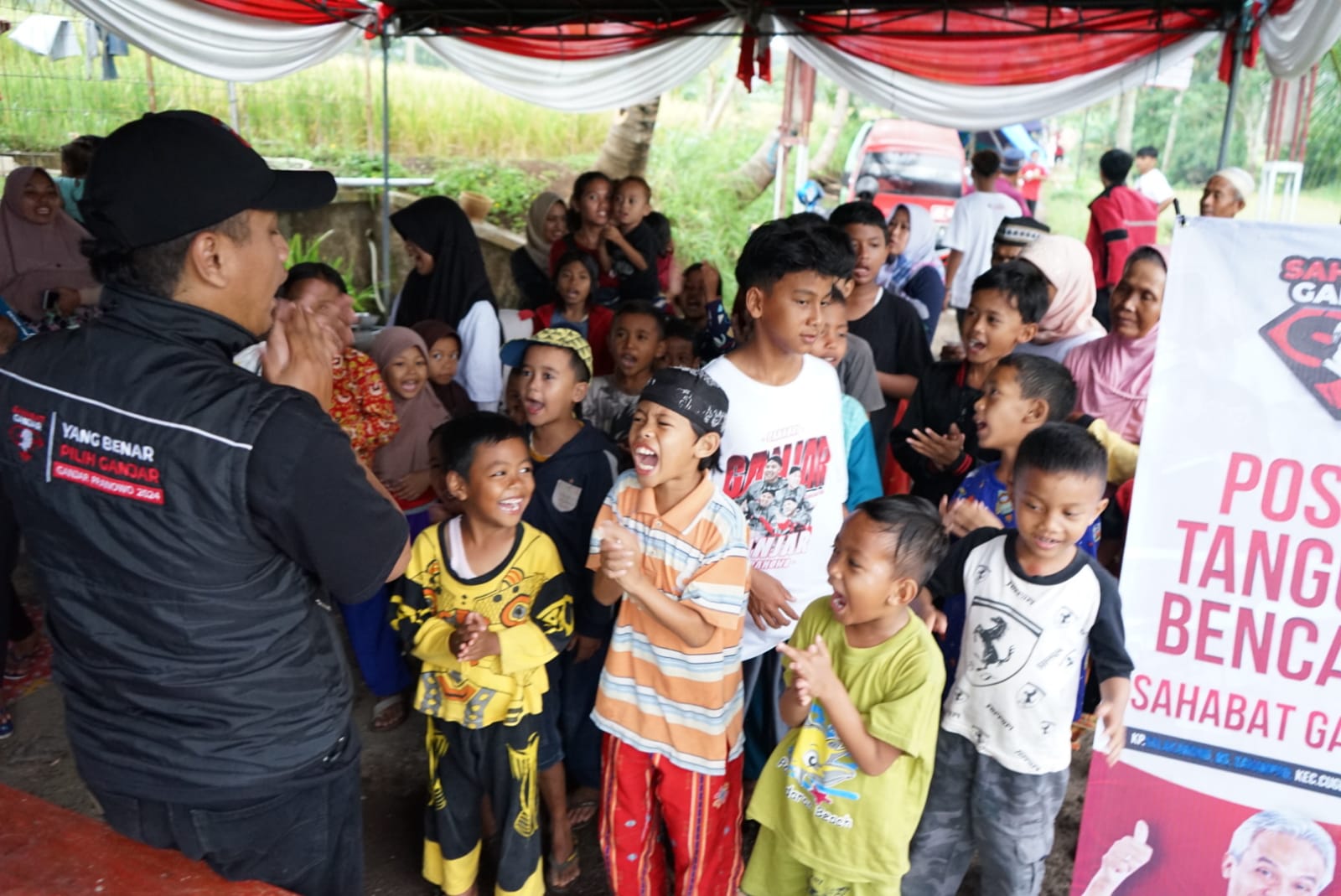Sahabat Ganjar berikan trauma healing untuk korban gempa Cianjur Sahabat Ganjar berikan trauma healing untuk korban gempa Cianjur