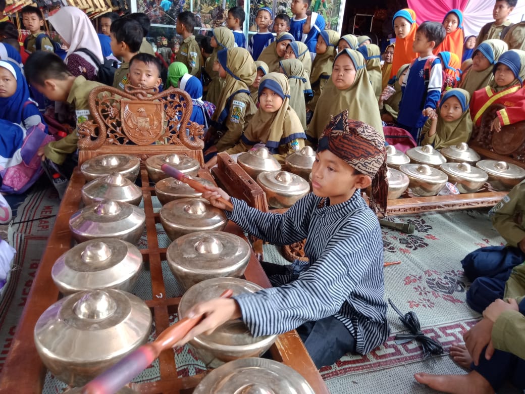23 dalang cilik unjuk kebolehan di Festival Dalang Bocah di Boyolali 23 dalang cilik unjuk kebolehan di Festival Dalang Bocah di Boyolali