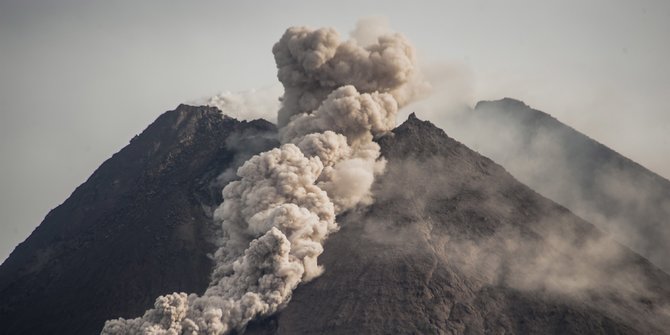 5 November 2010: Gunung Merapi dinaikkan statusnya menjadi Siaga Level III 5 November 2010: Gunung Merapi dinaikkan statusnya menjadi Siaga Level III