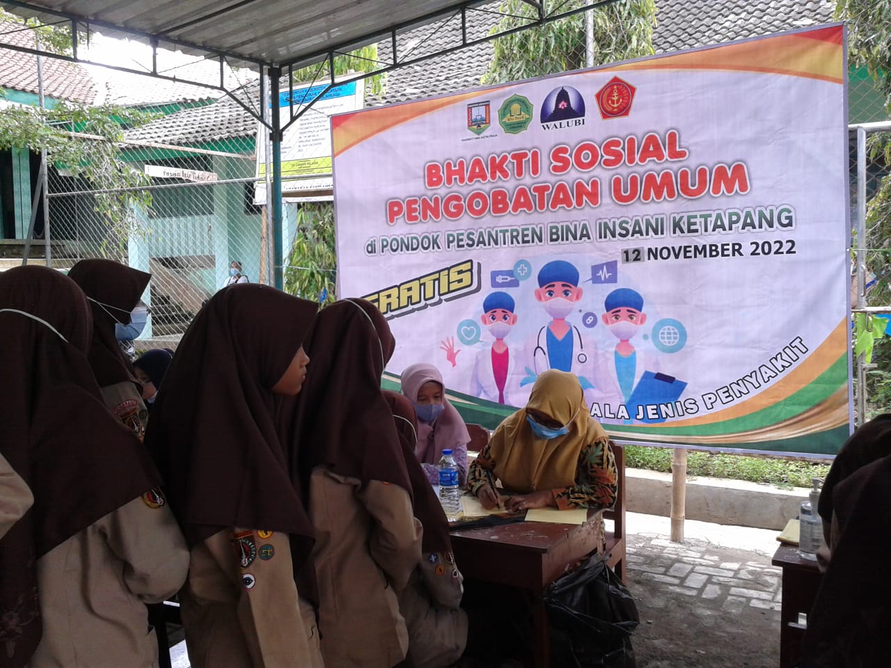 Ratusan santri Ponpes Bina Insani ikuti pengobatan gratis