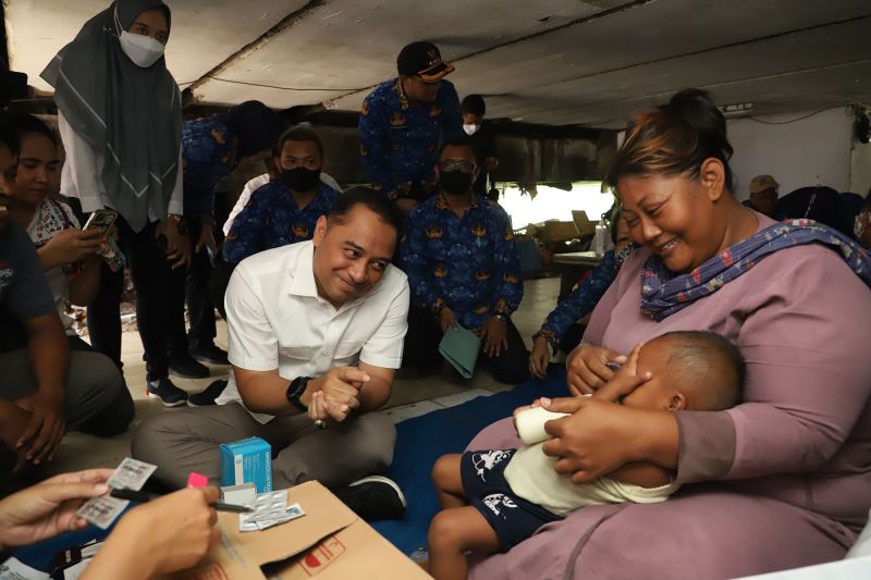 Strategi penanggulangan kemiskinan di Surabaya melalui padat karya Strategi penanggulangan kemiskinan di Surabaya melalui padat karya