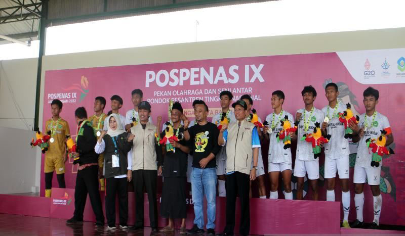 Tim sepak bola DKI Jakarta rebut medali emas Pospenas Solo Tim sepak bola DKI Jakarta rebut medali emas Pospenas Solo