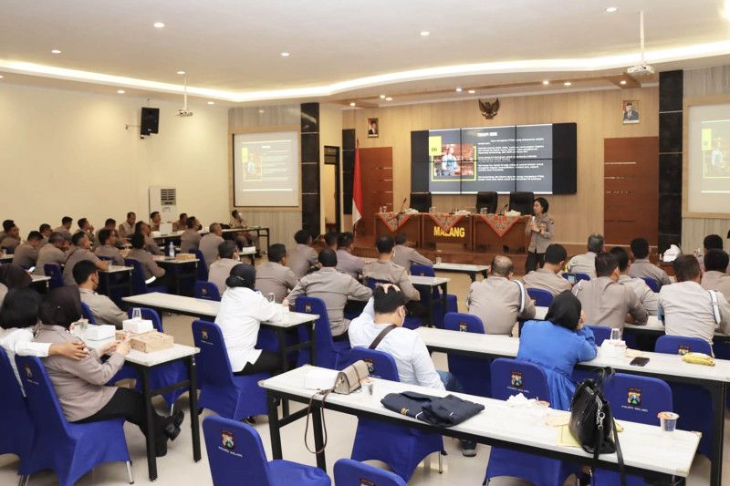 Personel Polres Malang mendapat pendampingan soal tragedi Kanjuruhan Personel Polres Malang mendapat pendampingan soal tragedi Kanjuruhan