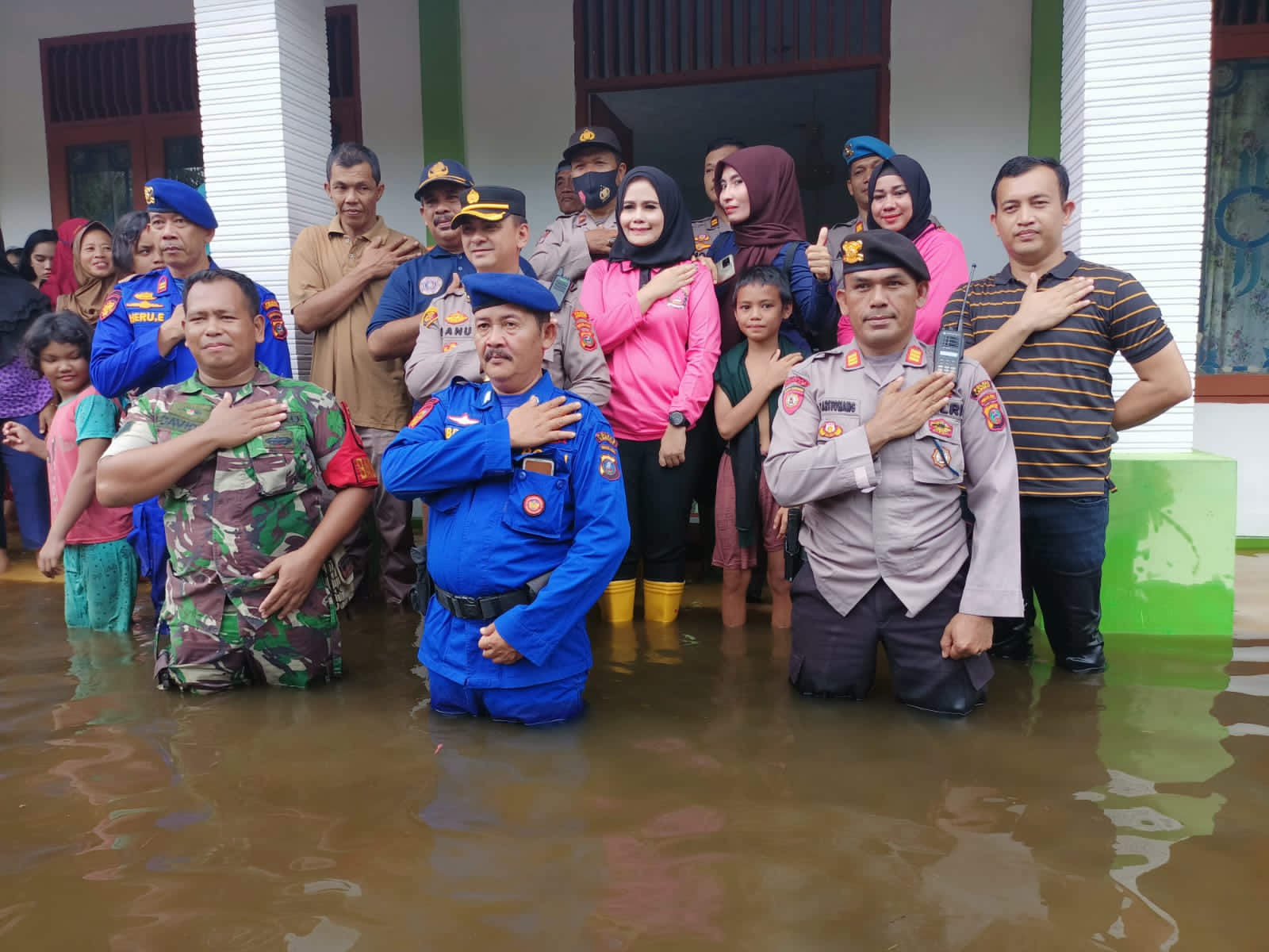Banjir di Desa Cempa belum surut, warga perumnas masih di pengungsian 