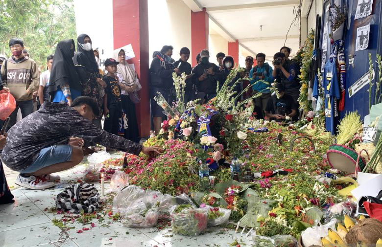Arema FC gelar doa bersama peringati 40 hari tragedi Kanjuruhan Arema FC gelar doa bersama peringati 40 hari tragedi Kanjuruhan