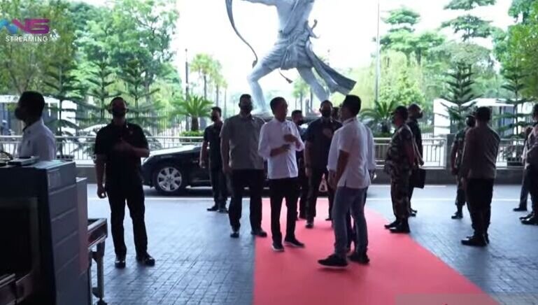 Presiden Jokowi tiba di Stadion GBK hadiri Nusantara Bersatu Presiden Jokowi tiba di Stadion GBK hadiri Nusantara Bersatu