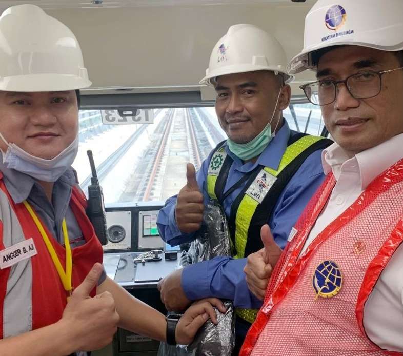 Angger Bayu Aji, masinis KRL Jabodebek yang hiasi musisi tanah air Angger Bayu Aji, masinis KRL Jabodebek yang hiasi musisi tanah air