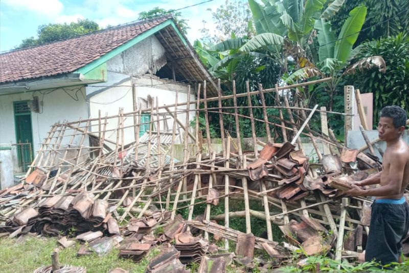 Total korban meninggal dunia akibat gempa Cianjur mencapai 323 jiwa Total korban meninggal dunia akibat gempa Cianjur mencapai 323 jiwa