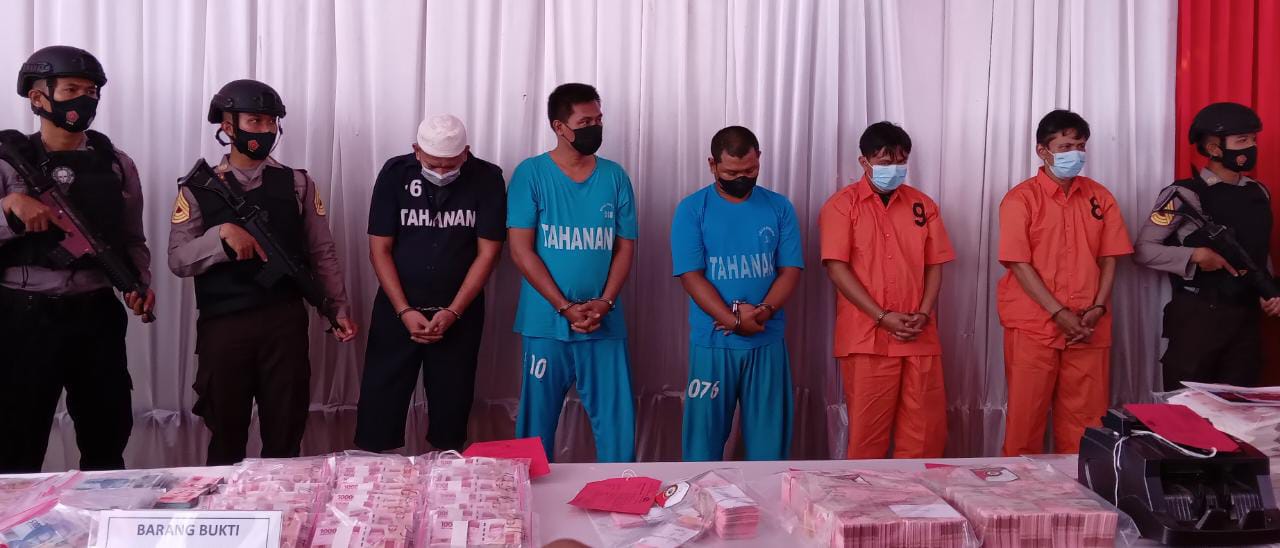 Cetak uang palsu Rp1,2 miliar, lima pelaku ditangkap polisi Cetak uang palsu Rp1,2 miliar, lima pelaku ditangkap polisi