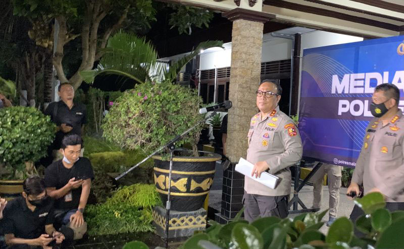 Polri: Keenam tersangka tragedi Kanjuruhan kena pasal berbeda Polri: Keenam tersangka tragedi Kanjuruhan kena pasal berbeda