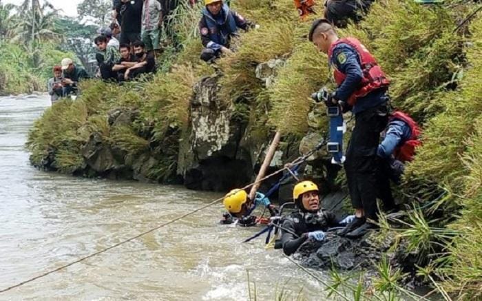 Korban terseret arus Sungai Curugagung ditemukan meninggal dunia Korban terseret arus Sungai Curugagung ditemukan meninggal dunia