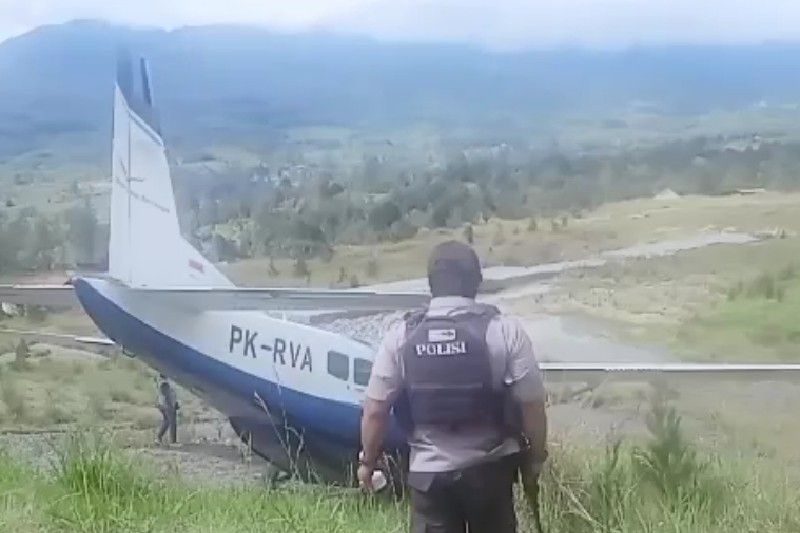 Pesawat cargo PK-RVA tergelincir di Ilaga Papua Pesawat cargo PK-RVA tergelincir di Ilaga Papua
