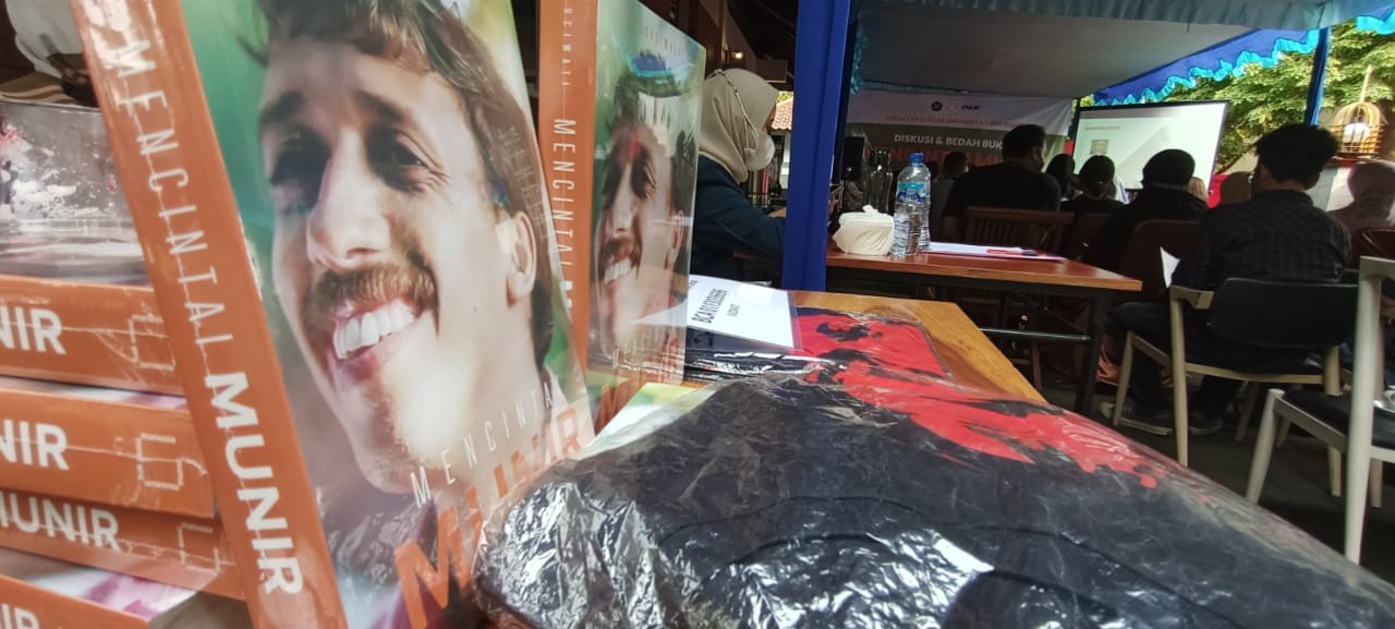 Bedah buku Mencintai Munir, Suciwati: Fokus berjuang di pilar-pilar HAM Bedah buku Mencintai Munir, Suciwati: Fokus berjuang di pilar-pilar HAM
