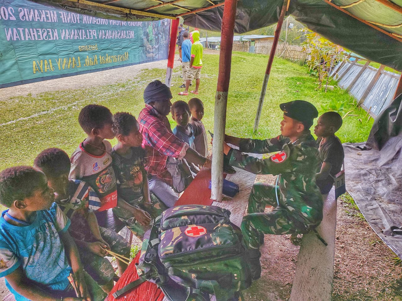 Pos Makki Satgas Yonif Mekanis 203/AK gelar pelayanan kesehatan gratis bagi warga  Pos Makki Satgas Yonif Mekanis 203/AK gelar pelayanan kesehatan gratis bagi warga Â
