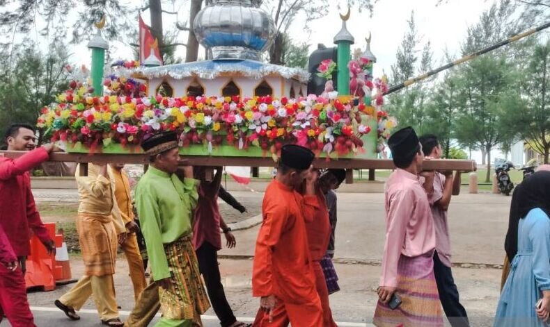 Warga gelar pawai bunga rampai untuk peringati Maulid Nabi di Natuna Warga gelar pawai bunga rampai untuk peringati Maulid Nabi di Natuna