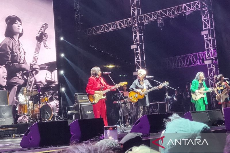 Pertunjukan gokil Dara Puspita setelah 52 tahun berpisah Pertunjukan gokil Dara Puspita setelah 52 tahun berpisah