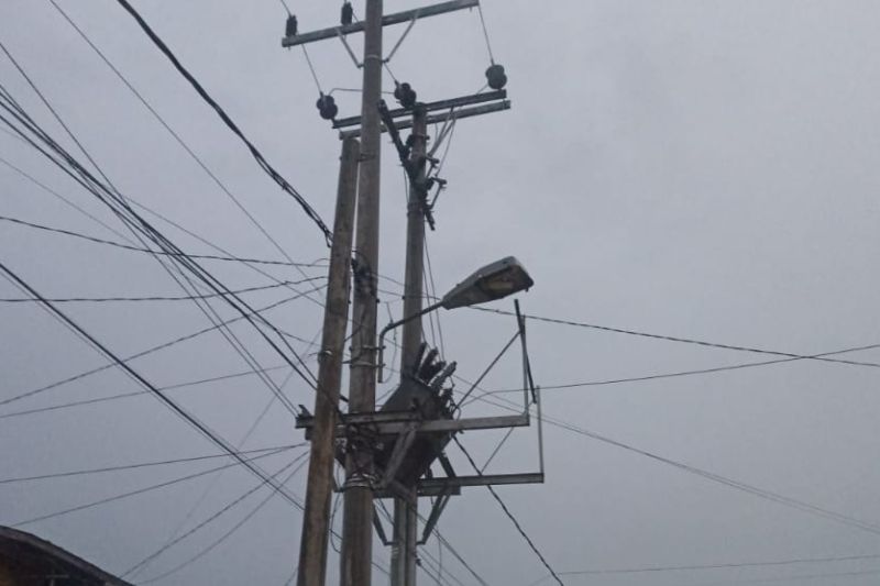 PLN pulihkan sistem kelistrikan masyarakat terdampak gempa di Taput PLN pulihkan sistem kelistrikan masyarakat terdampak gempa di Taput