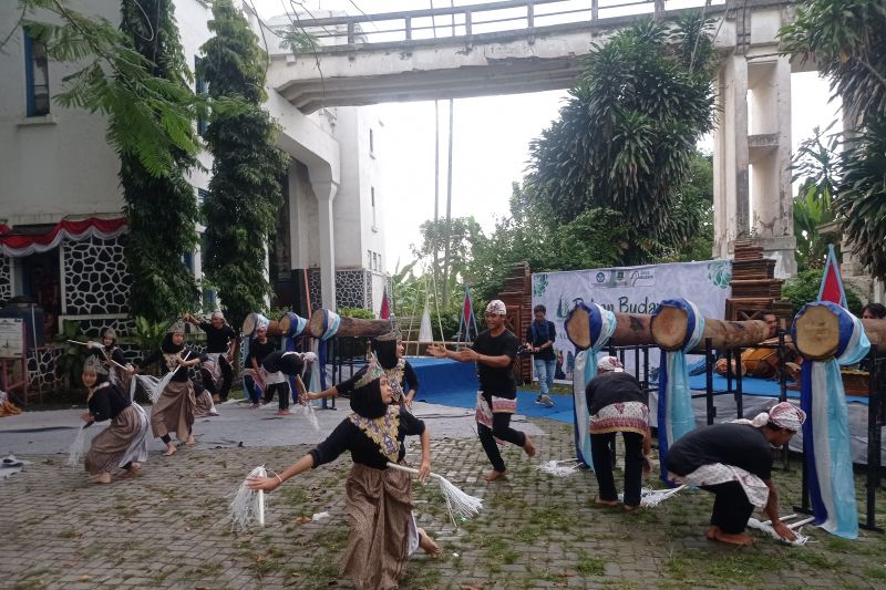 Warga Serang gelar Pekan Seni Budaya sambut Hari Jadi Banten ke-22 Warga Serang gelar Pekan Seni Budaya sambut Hari Jadi Banten ke-22
