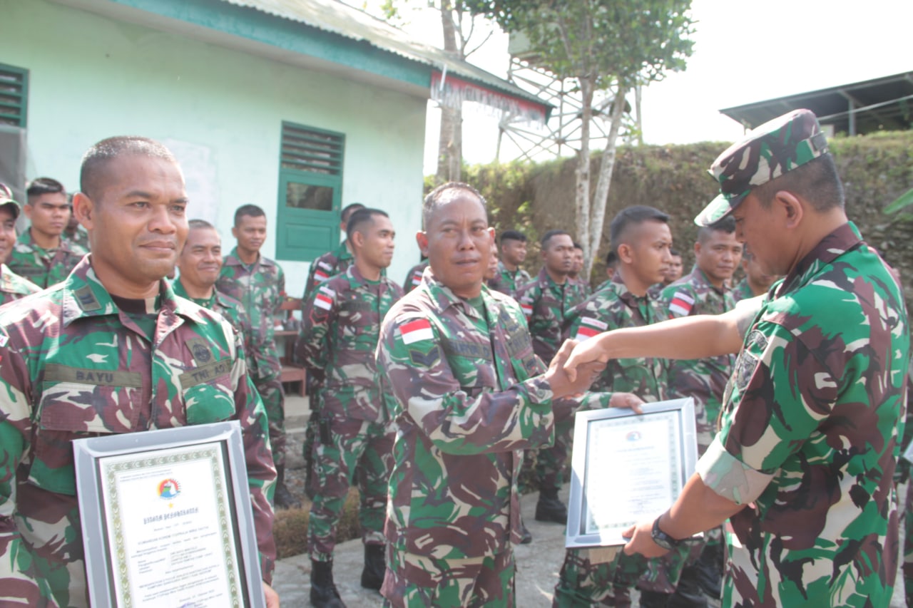 Berhasil terima senjata rakitan secara sukarela, Satgas Yonif 126/KC dapat penghargaan Berhasil terima senjata rakitan secara sukarela, Satgas Yonif 126/KC dapat penghargaan