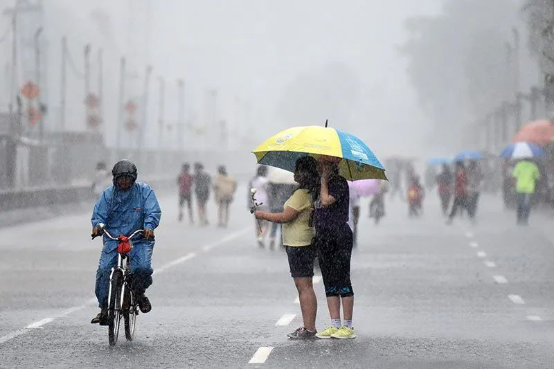BMKG ingatkan potensi hujan dan angin kencang di Jakarta Senin
