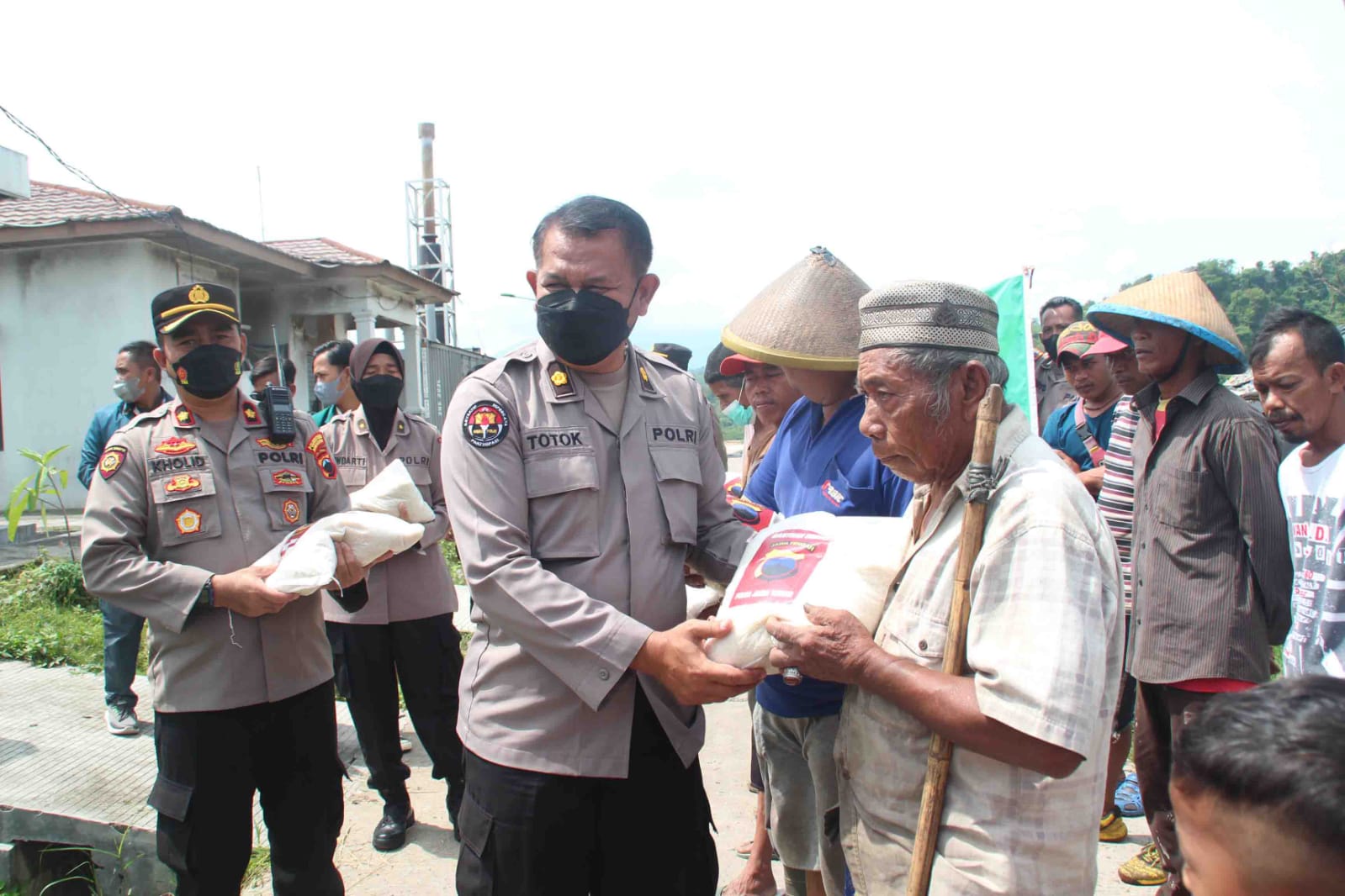 HUT ke-71 Humas Polri, Polda Jateng bagi sembako ke panti asuhan HUT ke-71 Humas Polri, Polda Jateng bagi sembako ke panti asuhan