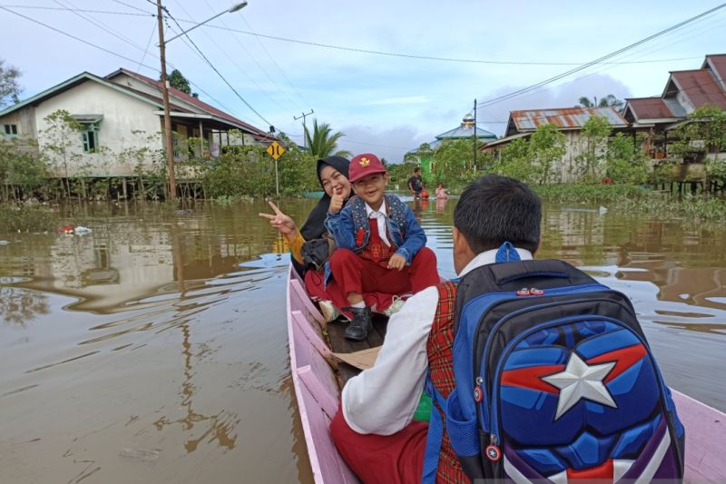 Disdikbud Kapuas Hulu hentikan pembelajaran sekolah terdampak banjir Disdikbud Kapuas Hulu hentikan pembelajaran sekolah terdampak banjir