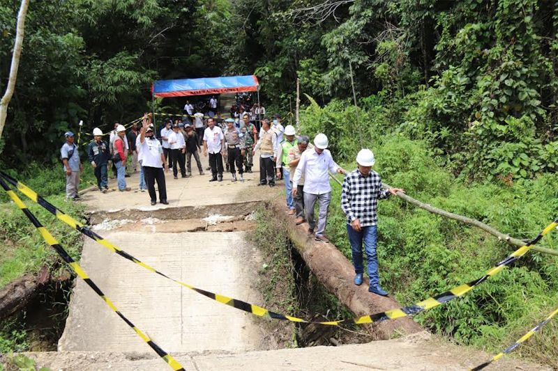 Pemkab Barito Utara tangani jembatan Lahei - Malawaken yang ambruk Pemkab Barito Utara tangani jembatan Lahei - Malawaken yang ambruk