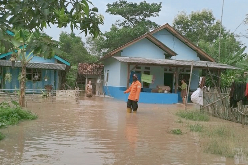 BPBD Karawang: Banjir di Desa Karangligar mulai surut BPBD Karawang: Banjir di Desa Karangligar mulai surut
