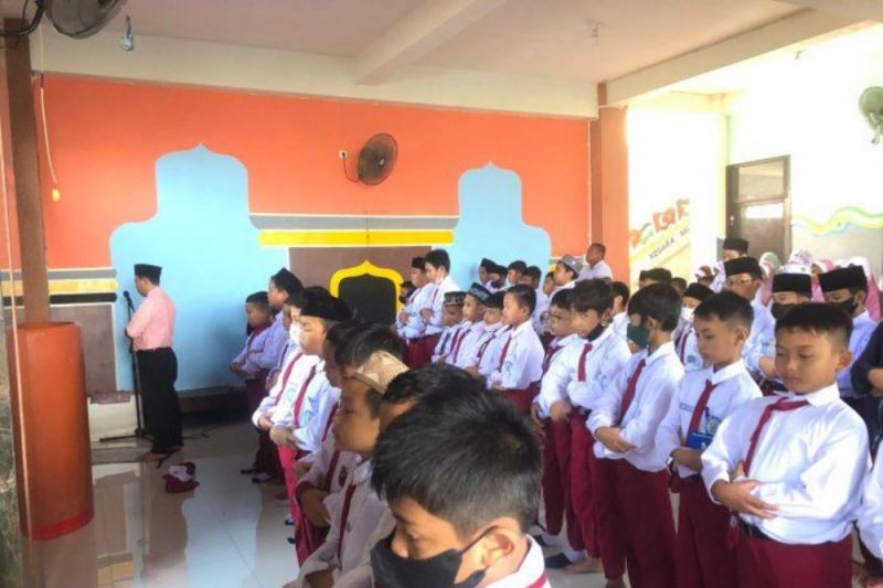 Warga Muhammadiyah Surabaya salat gaib bagi korban tragedi Kanjuruhan Warga Muhammadiyah Surabaya salat gaib bagi korban tragedi Kanjuruhan