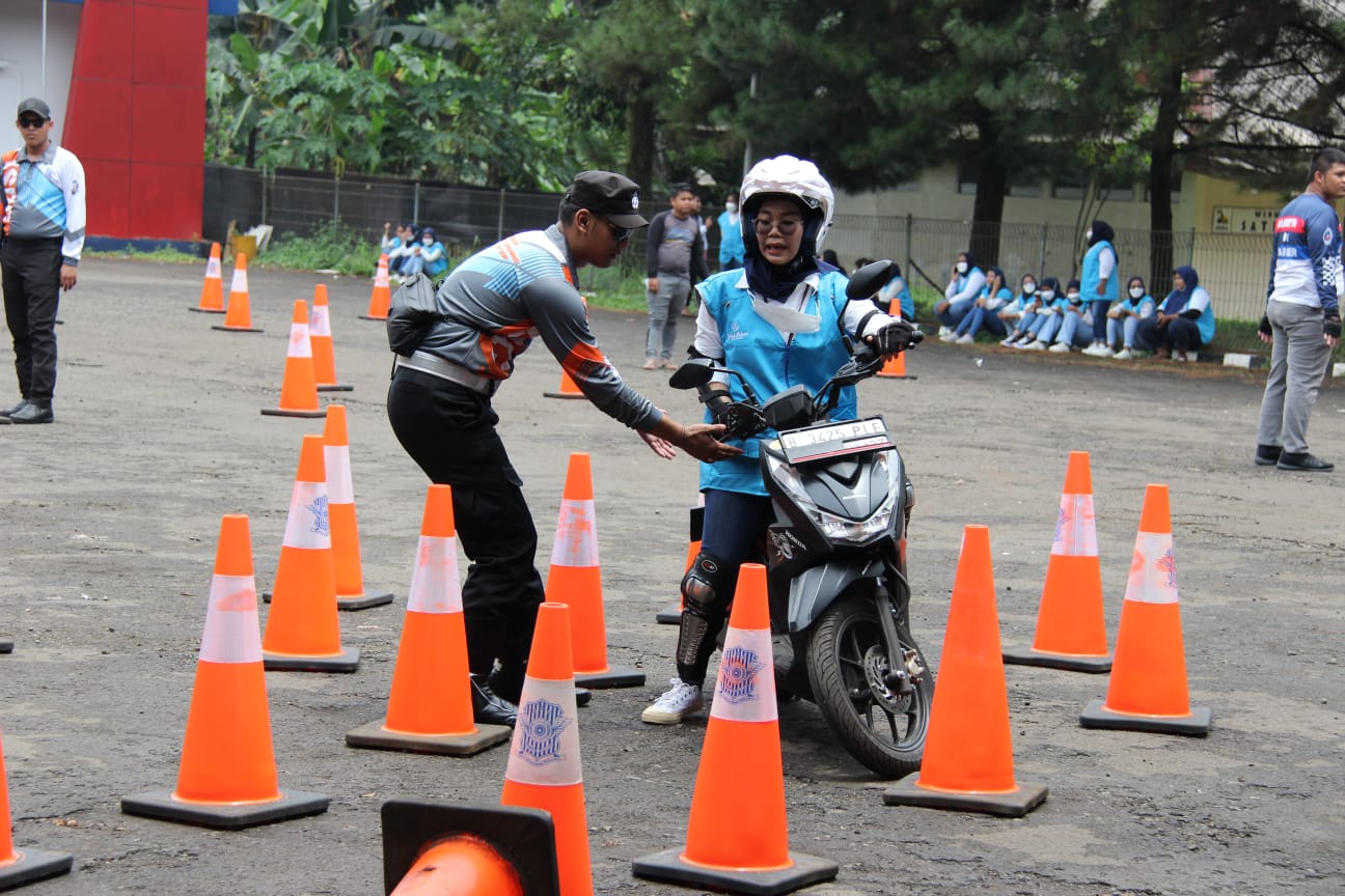 Tingkatkan keselamatan pengendara motor wanita, Jasa Raharja & PNM gelar pelatihan safety riding Tingkatkan keselamatan pengendara motor wanita, Jasa Raharja & PNM gelar pelatihan safety riding