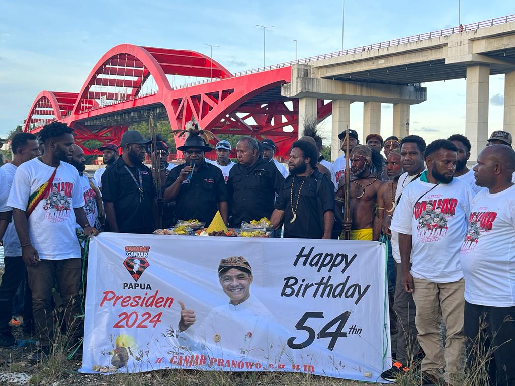 Beri ucapan selamat ulang tahun, SAGA Papua dukung Ganjar maju Pilpres 2024 Beri ucapan selamat ulang tahun, SAGA Papua dukung Ganjar maju Pilpres 2024