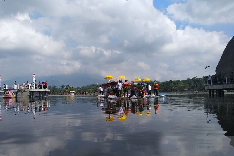 Wabup Garut: Wisata Situ Bagendit perlu dikeruk agar lebih indah Wabup Garut: Wisata Situ Bagendit perlu dikeruk agar lebih indah