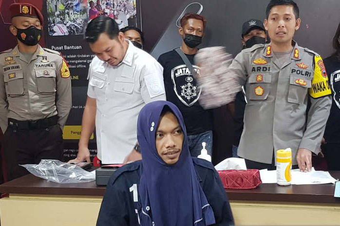 Polisi meringkus seorang pria pencuri berdaster di Semarang Polisi meringkus seorang pria pencuri berdaster di Semarang